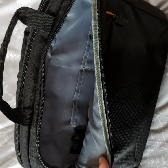 Amazon Basics tablet carrier - Picture 4 of 8